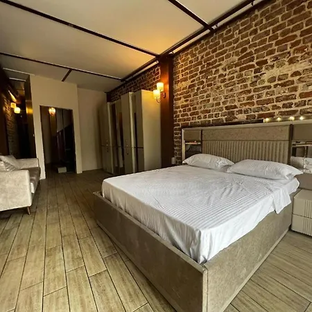 Fe Homes & Suites فندق *